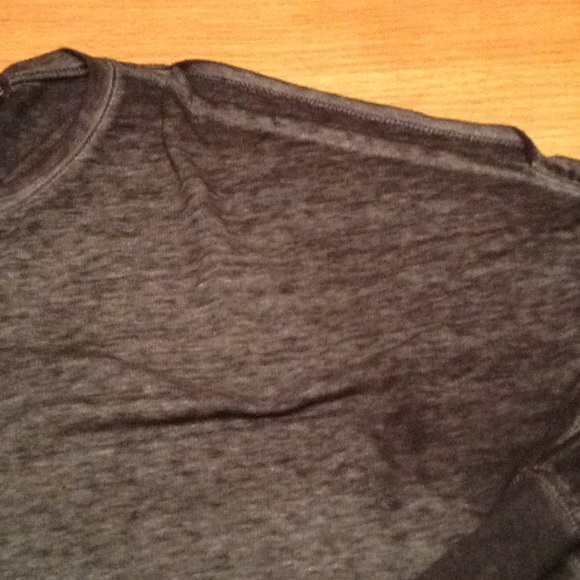 Derek Heart Cold Shoulder Top - Picture 3 of 4